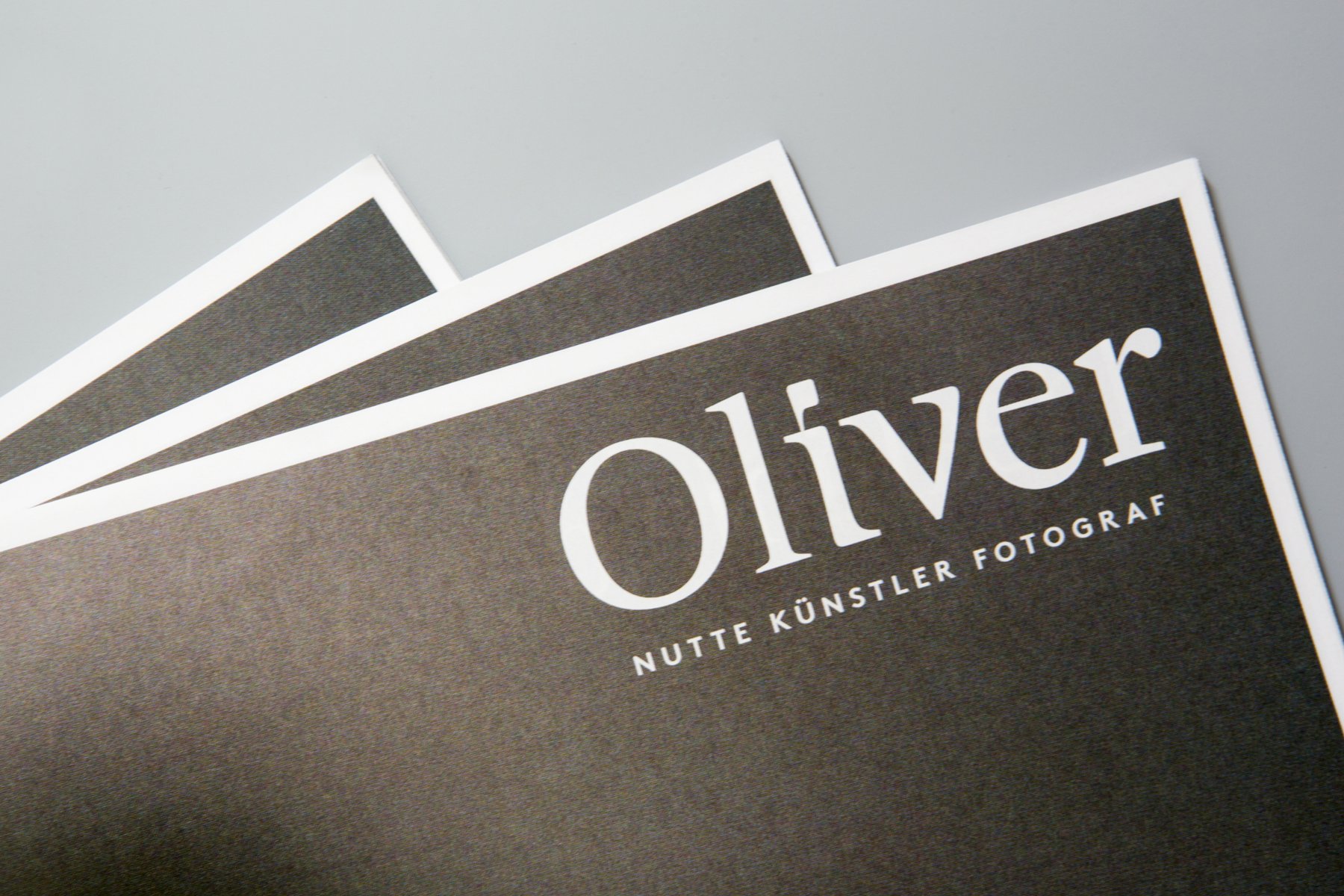 Ausgaben des Magazins „Oliver. Nutte, Künstler, Fotograf“